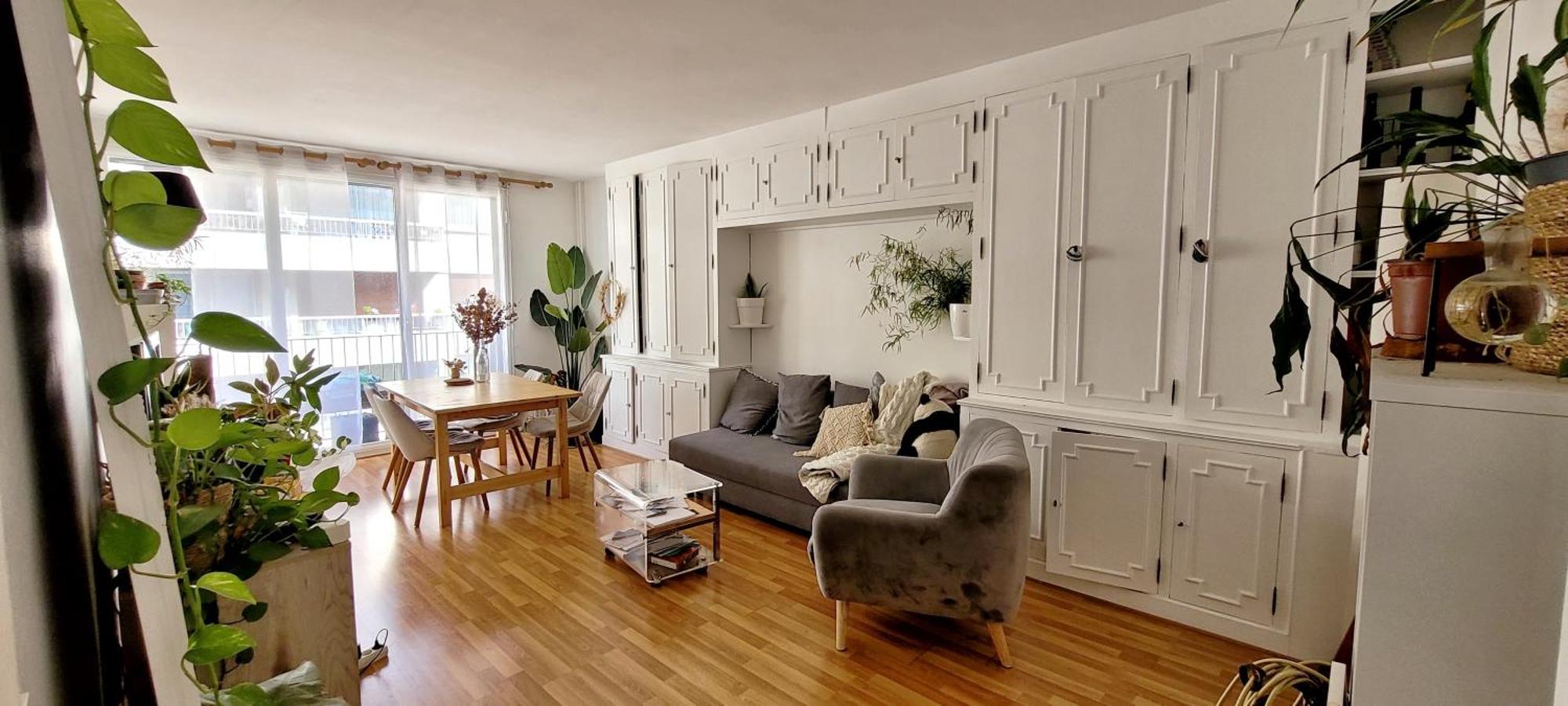 2-room With Balcony Montparnasse Apartment Paris